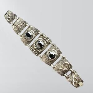 Vintage Silver Metal Floral Carved Onyx Stone Paneled Hinged Bracelet